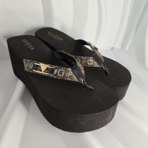 Sandalia de plataforma Guess
