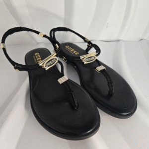 Sandalia negra Guess